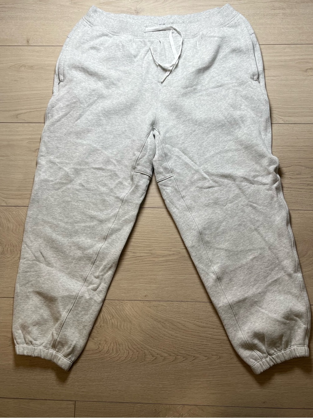 Lululemon Smooth Spacer Jogger
Regular men’s XL zipper pockets EUC